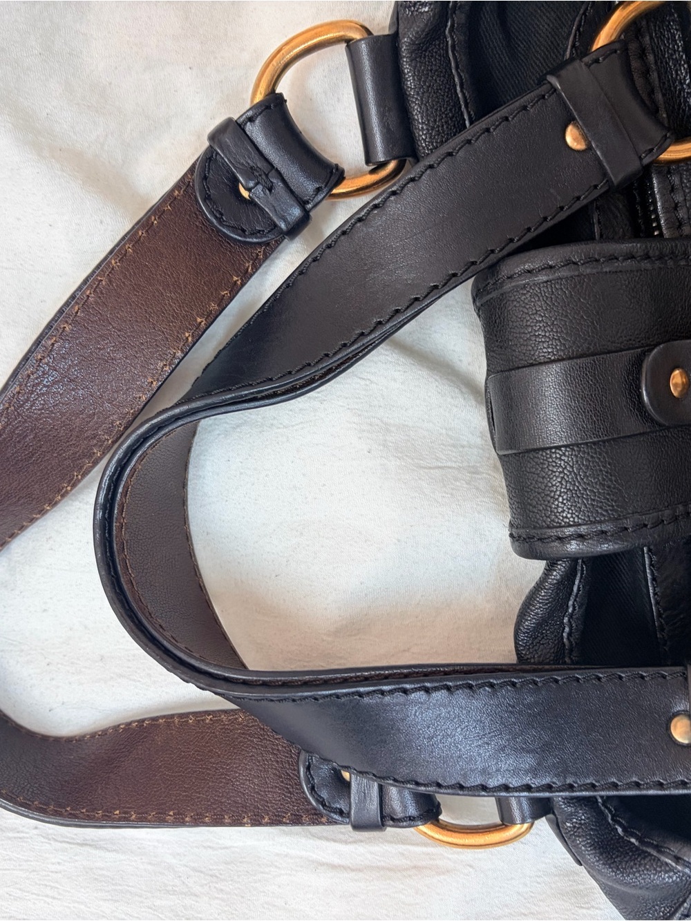 Chloé Black Leather Shoulder Bag with Gold Hardware - Picture 4 of 9